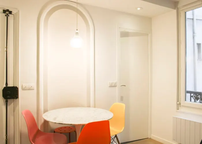 Bright And For 4 In Paris