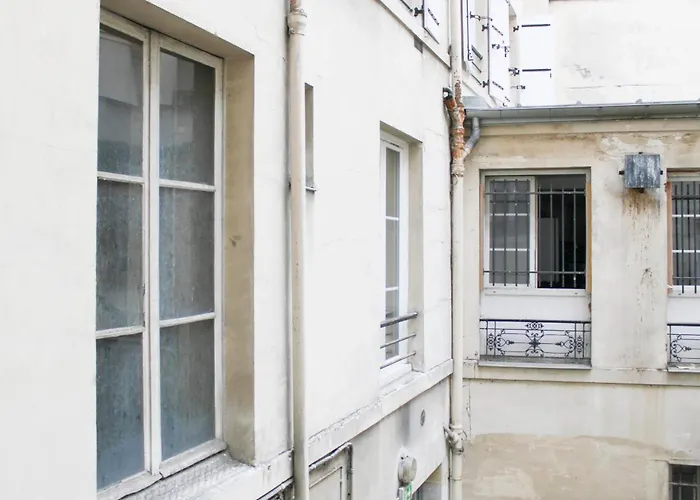 Bright And For 4 In Lägenhet Paris