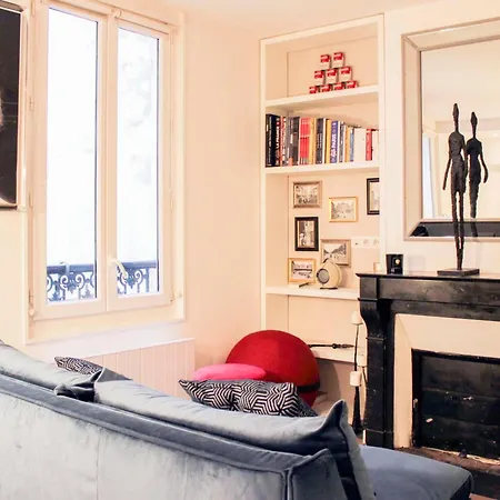 Bright And For 4 In Lejlighed Paris