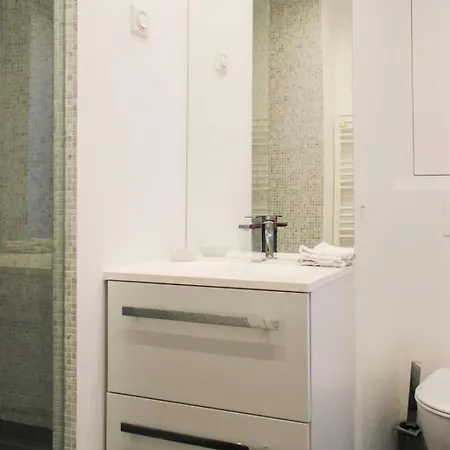 Bright And For 4 In Paris