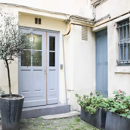 Apartment Bright And For 4 In