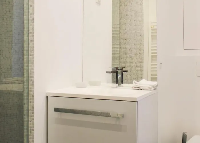 Bright And For 4 In Paris